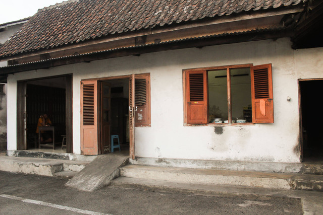 Warung makan Brongkos Cipto Gandung, Klaten. Foto: Dok. Pribadi