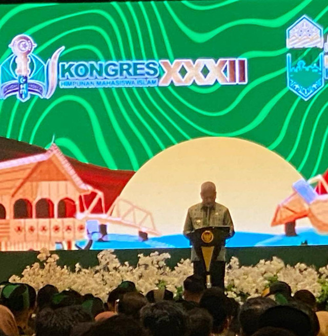 Pj Gubernur Kalbar, Harisson Saat Memberi Sambutan di Pembukaan Kongres HMI ke XXXII dan KOHATI ke XXV di Pontianak. Foto: Yulia Ramadhoyanti/Hi!Pontianak