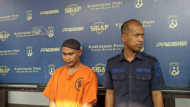 Polres Blitar menetapkan tersangka terhadap Supiro Handono (31), atas kasus penemuan kerangka manusia di salah satu rumah warga di Desa Bacem, Kecamatan Ponggok, Kabupaten Blitar, Jum'at (24/11/2023). Foto: Dok. Istimewa