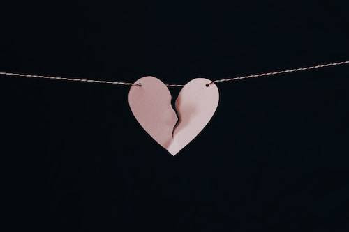Kata-kata Selingkuh Lucu. Unsplash/Kelly Sikkema