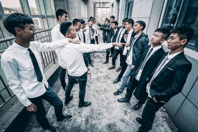 Ilustrasi cara mengatasi bullying pada remaja di sekolah, sumber foto: unsplash.com/Jerry Zhang