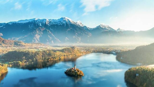 Ilustrasi Danau Buyan. Sumber foto: Pixabay/Walkerssk
