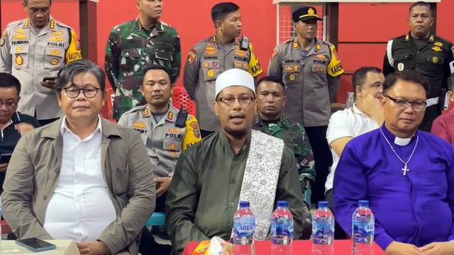 Tokoh agama di Kota Bitung saat menyampaikan pernyataan damai usai bentrok yang terjadi di Kota Bitung.