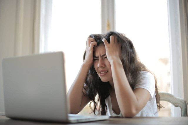 Ilustrasi dampak pacar posesif pada mental. Sumber foto: Pexels