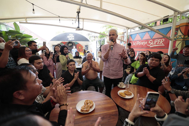 Ganjar Pranowo gelar diskusi bersama anak-anak muda di Pontianak. Foto: Dok. Istimewa