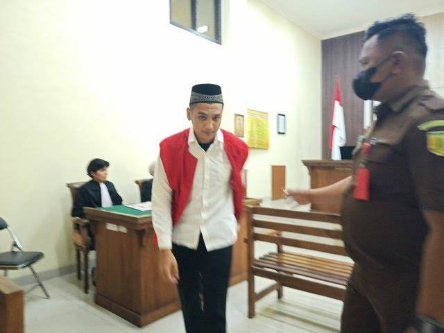 Terdakwa Fajar Reskianto kurir narkoba jaringan Internasional Fredy Pratama menjalani sidang beberapa waktu lalu. | Foto : Galih Prihantoro/ Lampung Geh