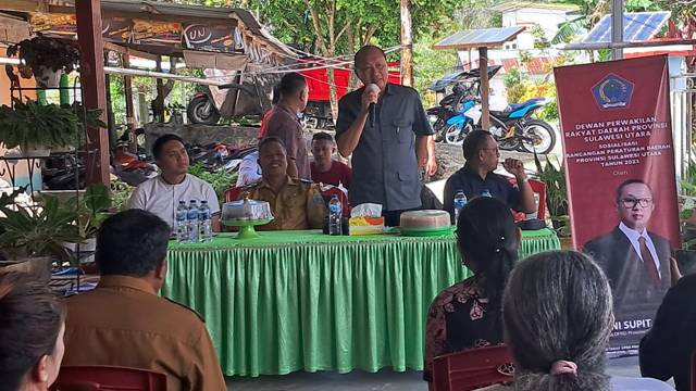 Anggota DPRD Sulawesi Utara, Toni Supit, saat menggelar sosialisasi Ranperda Kerukunan Antar Umat Beragama di Kabupaten Talaud.
