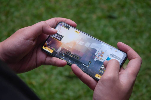 Ilustrasi cara mengaktifkan Jendela Mengambang di HP Oppo. Foto: Kevin S. Kurnianto/kumparan