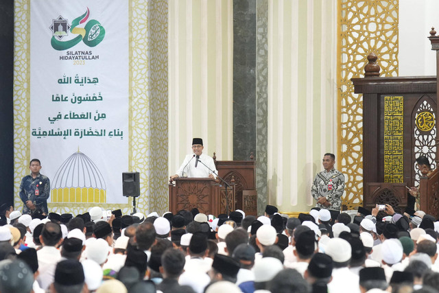 Capres Anies Baswedan menghadiri Rakernas & Milad 50 Tahun Hidayatullah di Balikpapan, Kalimantan Timur, Sabtu malam (25/11/2023). Foto: Dok. Istimewa