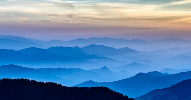 Ciri khas di beberapa negara dan bentang alam populernya. Sumber: Unsplash/Sergey Pesterev