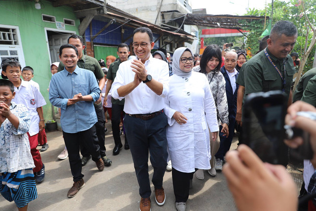 Capres Anies Baswedan tiba di kawasan Tanah Merah, Koja, Jakarta Utara, Selasa (28/11/2023). Foto: Iqbal Firdaus/kumparan