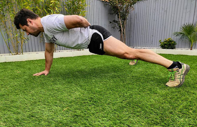 Ilustrasi contoh latihan kebugaran jasmani. Sumber: www.unsplash.com