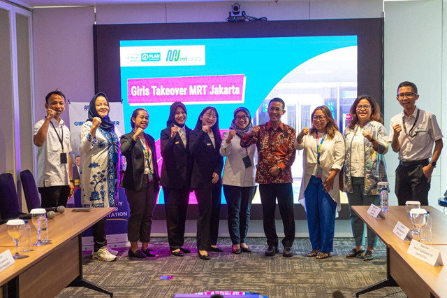 Plan Indonesia x PT MRT Jakarta Girls Takeover 2023. Foto: Plan Indonesia
