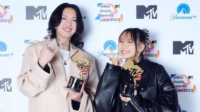 Grup musik Yoasobi. Foto: Instagram/@lilasikuta