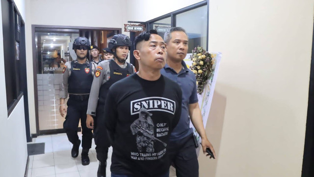 Penangkapan pelaku penyerangan dan penganiayaan Kantor Satpol PP Kota Denpasar, Rabu (29/11/2023). Foto: Dok. Polresta Denpasar