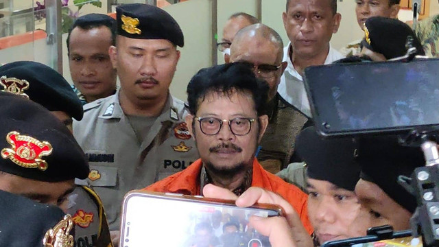 Eks Mentan Syahrul Yasin Limpo (SYL) usai menjalani pemeriksaan di Bareskrim Polri soal kasus dugaan pemerasan, Rabu (29/11/2023). Foto: Jonathan Devin/kumparan