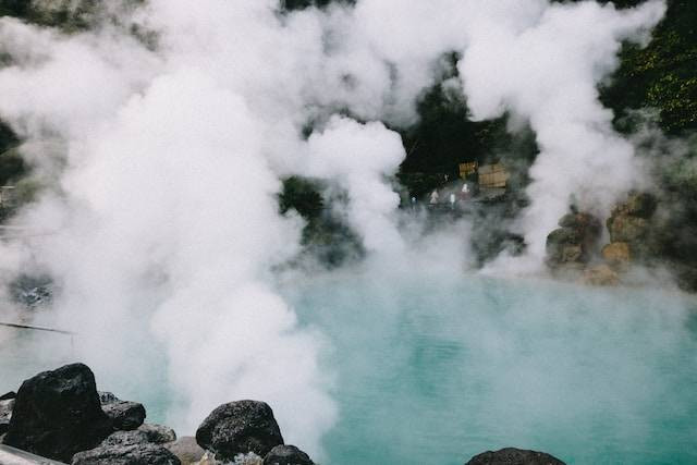 Ilustrasi Batur Natural Hot Spring. Sumber foto: Unsplash/Tayawee Supan