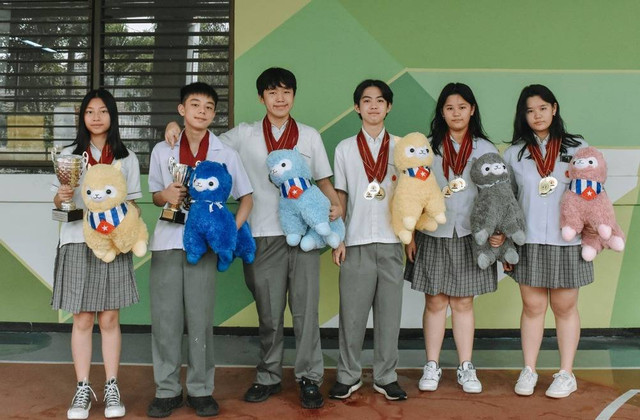 Pelajar Singapore National Academy (SNA) yang berjaya di ajang World Scholar's Cup (WSC) di Amerika Serikat.