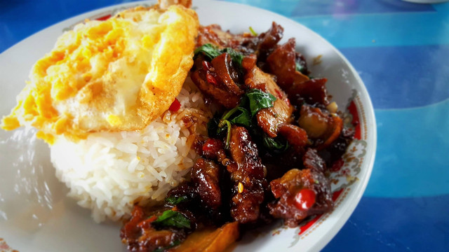 Ilustrasi Oseng Mercon Tugu Jogja. Unsplash/Jerome Jome.