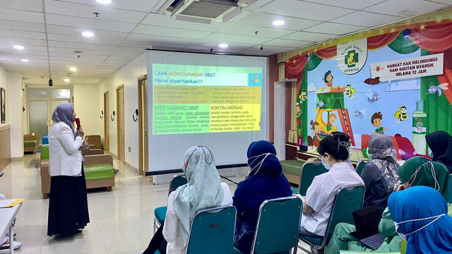 RS Hermina Ciputat menggelar workshop bertema 'DAGUSIBU (Dapatkan, Gunakan, Simpan dan Buang) Penggunaan Antibiotik di Rumah dengan Bijak' pada Rabu (29/11). Foto: Dok. RS Hermina Ciputat