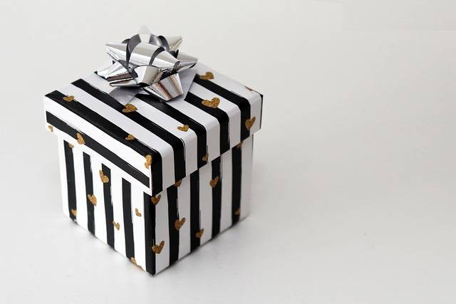Ilustrasi Ucapan Terima Kasih kepada Wali Murid yang telah Memberikan Hadiah, Foto: Pixabay/Bellahu123