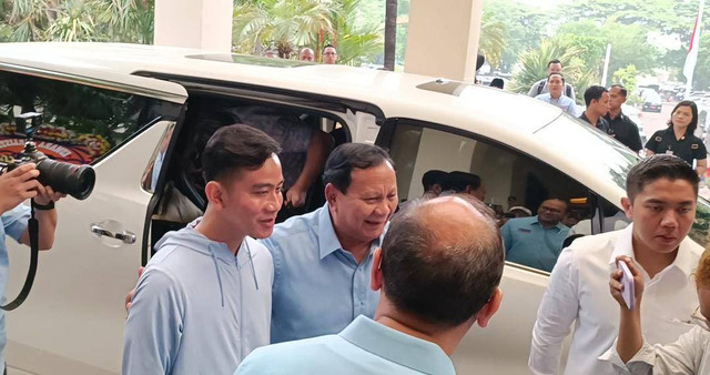 Pasangan nomor urut 2 Prabowo-Gibran hadiri Rakornas TKN Prabowo-Gibran di Hotel Borobudur, Jakarta, Jumat (1/12/2023). Foto: Zamachsyari/kumparan