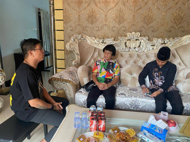 Ketua Umum Lembaga Perlindungan Anak Indonesia (LPAI) Seto Mulyadi kunjungi MMB (7), anak Andika Kangen Band. | Foto : Sinta Yuliana/Lampung Geh