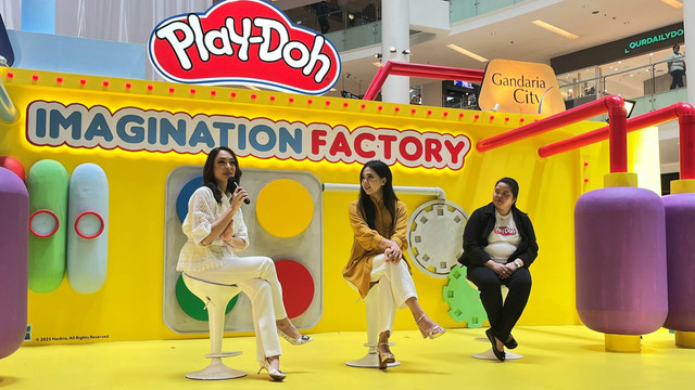 Reisa Broto Asmoro dan Chef Devina Hermawan pada acara Play-Doh, Sabtu (2/12/2023). Foto: Nabilla Fatiara/kumparan