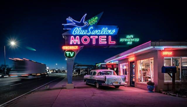 Ilustrasi Motel Mexicola. Sumber pexels-victoria-childs