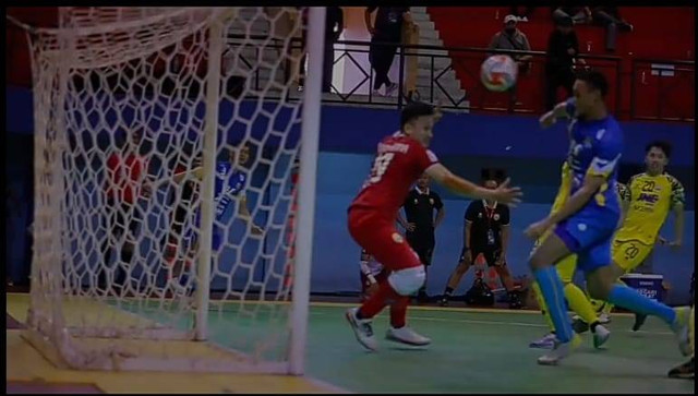 Gol Daniel Alves yang dianulir wasit. Foto: Dok Hi!Pontianak