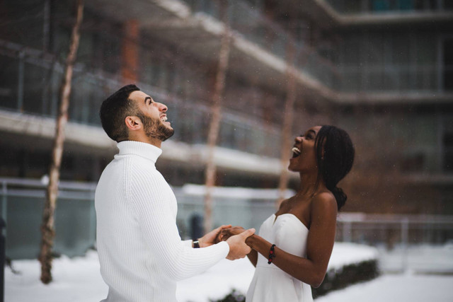 Ilustrasi Pantun Cinta Bikin Baper. Foto: Unsplash/Alesia Kaz