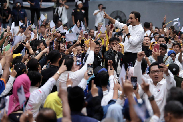 Capres nomor urut 1 Anies Baswedan melanjutkan kampanyenya di Sumatera Utara dengan menyampaikan gagasannya di depan masyarakat di GOR Pancing, Deli Serdang, Minggu(3/12/2023). Foto: Dok. Istimewa
