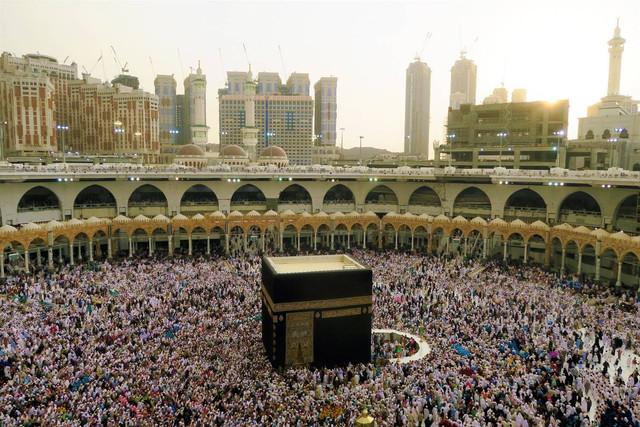 Kegiatan ibadah haji yang dilakukan dalam satu tahun sekali kalender hijriah. Sumber : Unsplash oleh Ekrem Osmanuglu