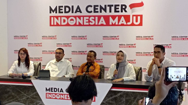 Menteri Investasi/Kepala BKPM Bahlil Lahadalia dalam konferensi pers peluncuran Media Center Indonesia Maju di Diponegoro 15A, Menteng, Jakarta Pusat, Senin (4/12/2023). Foto: Fadlan/kumparan