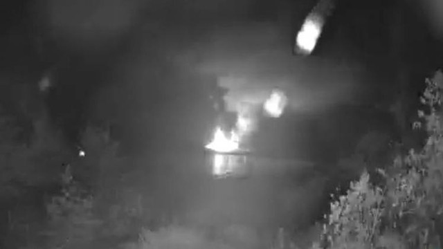 Gunung Krakatau erupsi, Senin (4/12/2023). Foto: X/@PVMBG_