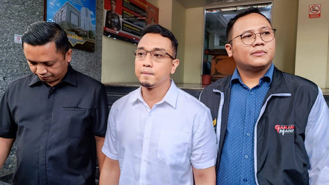 Juru Bicara TPN Ganjar-Mahfudz, Aiman Witjaksono memenuhi panggilan Polda Metro Jaya, Selasa (5/12/2023). Foto: Thomas Bosco/kumparan