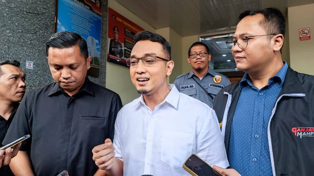 Juru Bicara TPN Ganjar-Mahfudz, Aiman Witjaksono memenuhi panggilan Polda Metro Jaya, Selasa (5/12/2023). Foto: Thomas Bosco/kumparan