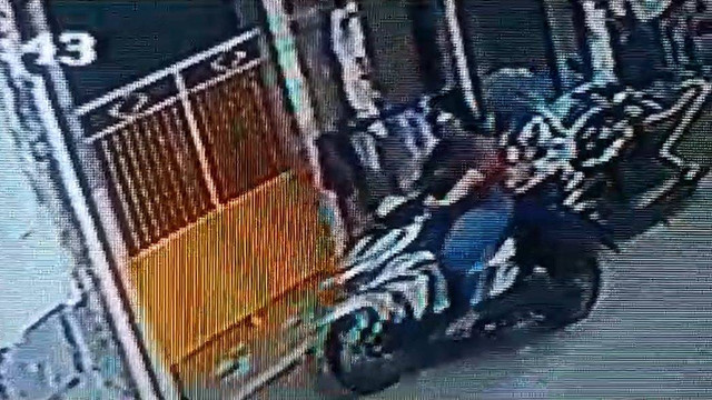 Video CCTV saat Masriah pulang ke rumahnya pada Kamis (23/11/2023). Foto: Dok. Istimewa