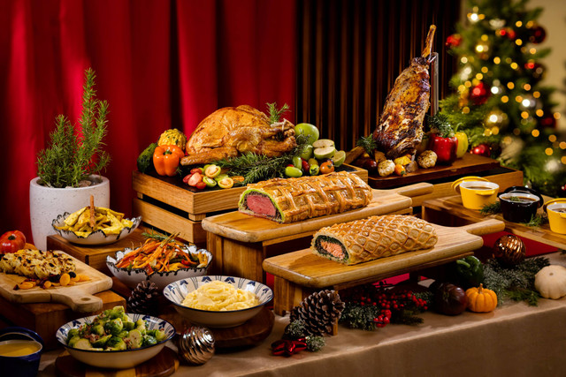 Sajian menu makanan dan pilihan hampers Grand Hyatt Jakarta untuk menyambut liburan akhir tahun Natal dan Tahun baru. Foto: Grand Hyatt Jakarta