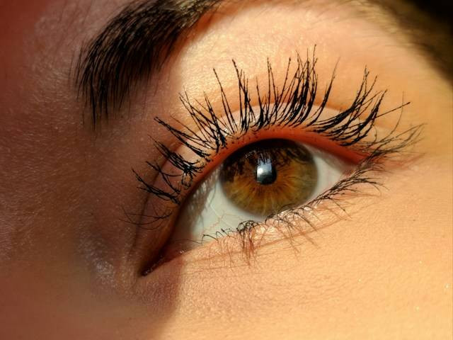 Ilustrasi hukum eyelash dalam Islam. Foto: Unsplash. 
