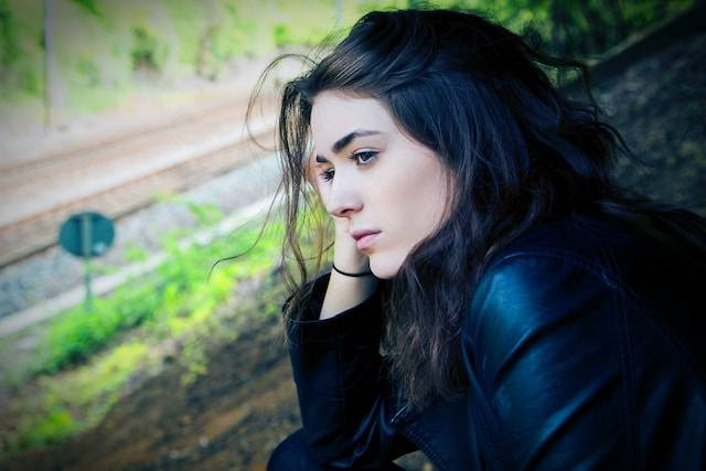 Ilustrasi Gejala Stress pada Wanita. Foto: dok. Unsplash/Kyle Broad