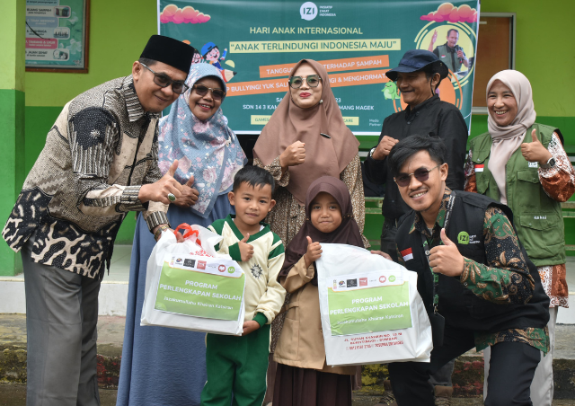 Sepatu Sekolah Gratis & Sembako untuk Siswa Dhuafa SDN 14 Tigo Kampuang Pauah
