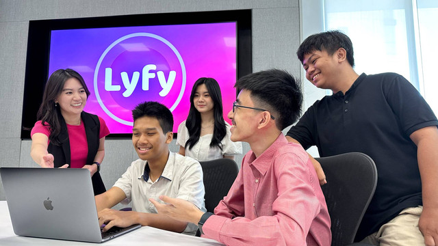 Tim siswa lulusan Apple Developer Academy Indonesia 2023 pengembang LyFy. Foto: Apple