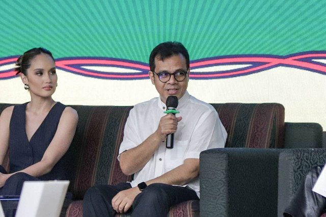 Wamenkominfo Nezar Patria (kanan) saat jadi pembicara pada acara kumparan Anak Bangsa Curhat (ABC) di Binus University, Kampus Anggrek, Jakarta, Rabu (6/12/2023). Foto: Jamal Ramadhan/kumparan