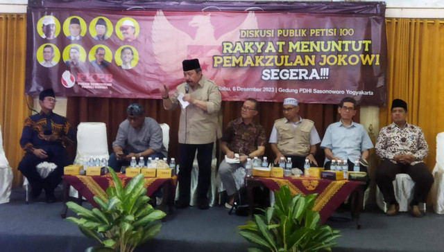 Sejumlah tokoh nasional, daerah, ulama, aktivis hingga purnawirawan TNI yang tergabung dalam Petisi 100 menggelar konsolidasi di Gedung PDHI Sasonoworo, Yogyakarta.  Foto: Dok. Istimewa
