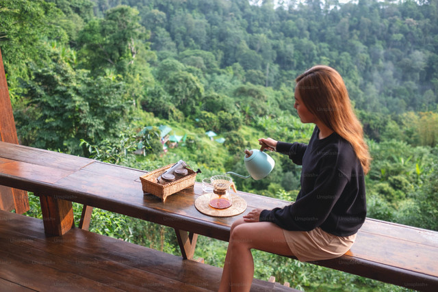 Ilustrasi Cafe Outdoor Semarang. Foto: Unsplash/Unsplash+