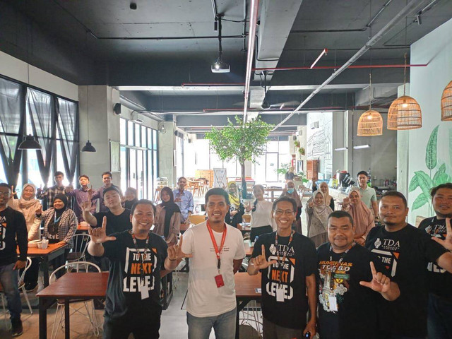 Komunitas TDA Sidoarjo menggelar acara Ngobis di D'Bone Coffe Sidoarjo. dok