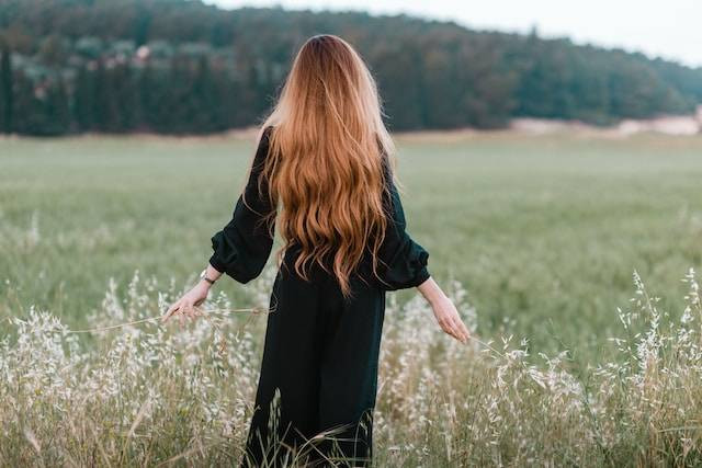 Ilustrasi internalized misogyny. Foto: Rana Sawalha/Unsplash