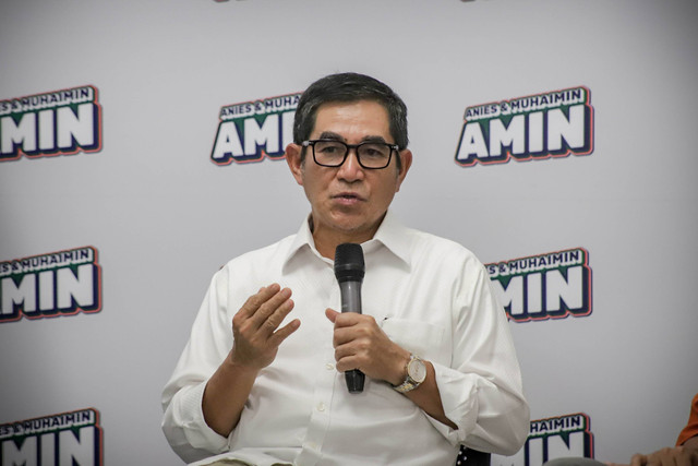Ketua Dewan Pakar Timnas AMIN Hamdan Zoelva berbicara saat diskusi dengan tema 'Mengapa Demokrasi Tak Boleh Mati di Jakarta?' di Jalan Dipenogoro No 10, Jakarta, Kamis (7/12/2023). Foto: Jamal Ramadhan/kumparan