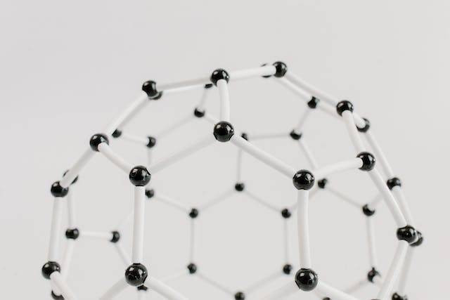 Partikel dasar dalam atom terdiri dari. Foto hanya ilustrasi. Sumber: Pexels/Tara Winstead